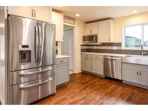 699 Sterling Drive Eugene OR 97404