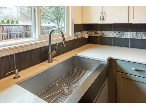 699 Sterling Drive Eugene OR 97404