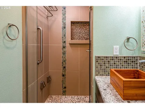 699 Sterling Drive Eugene OR 97404