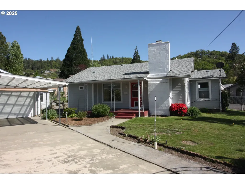 1695 NE Todd Street Roseburg OR 97470