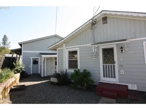 1695 NE Todd Street Roseburg OR 97470