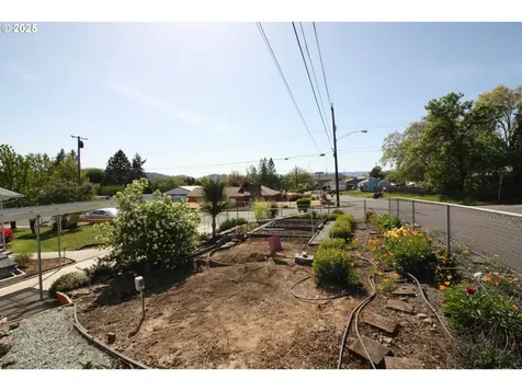 1695 NE Todd Street Roseburg OR 97470