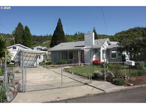 1695 NE Todd Street Roseburg OR 97470