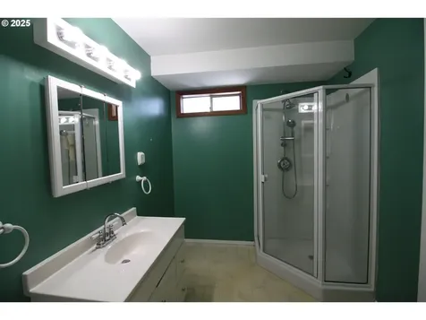 1695 NE Todd Street Roseburg OR 97470