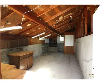 1695 NE Todd Street Roseburg OR 97470