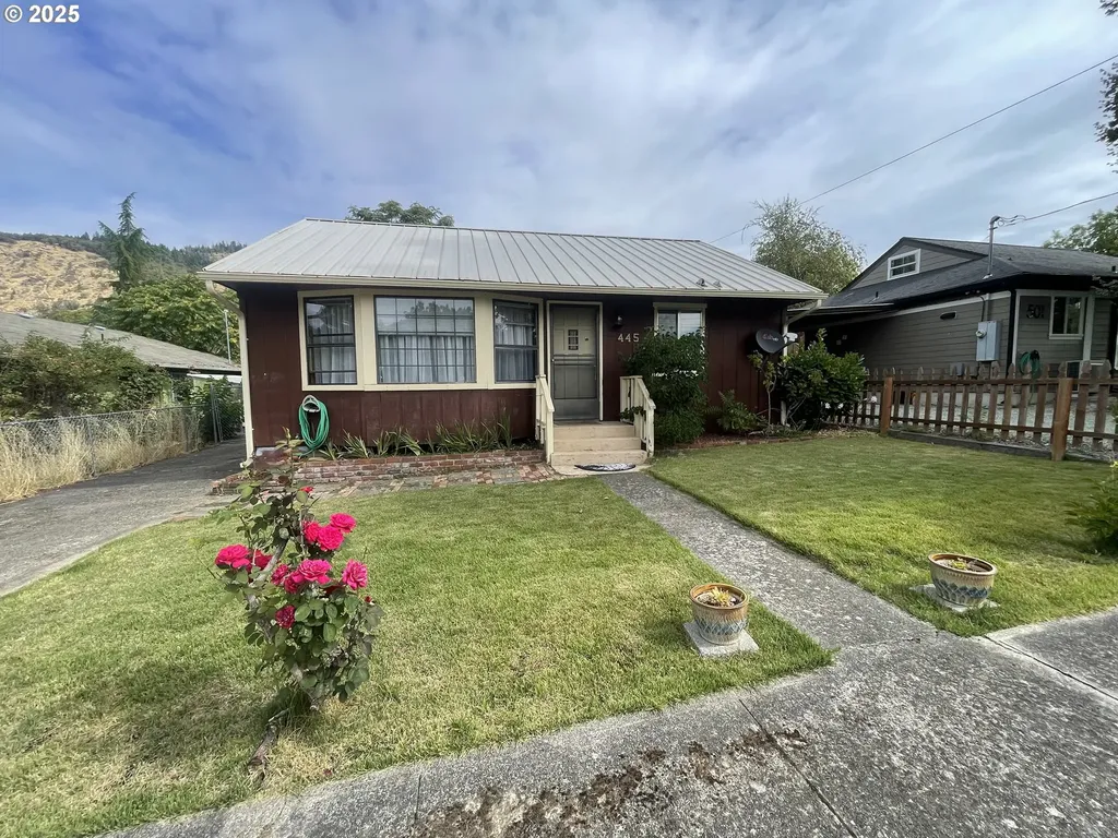 445 NE Broadway Street Myrtle Creek OR 97457