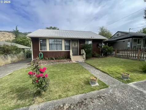 445 NE Broadway Street Myrtle Creek OR 97457