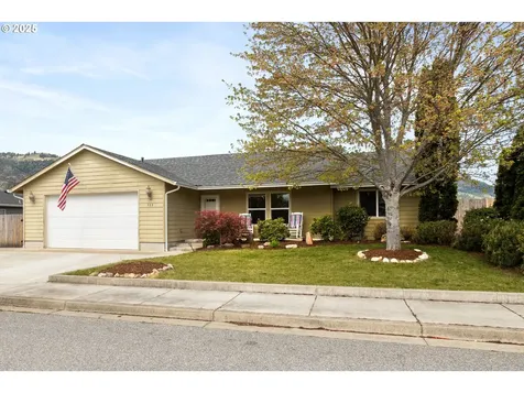 335 Gentry Loop Myrtle Creek OR 97457