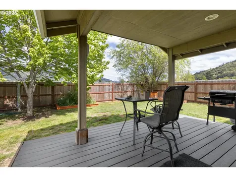 335 Gentry Loop Myrtle Creek OR 97457