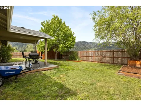 335 Gentry Loop Myrtle Creek OR 97457