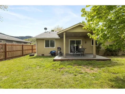 335 Gentry Loop Myrtle Creek OR 97457