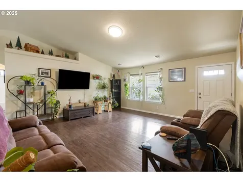 335 Gentry Loop Myrtle Creek OR 97457
