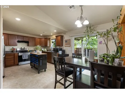 335 Gentry Loop Myrtle Creek OR 97457