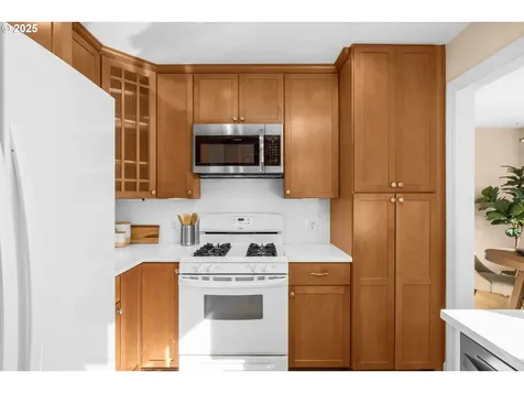 2015 SE Spokane Street Portland OR 97202