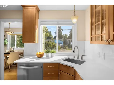2015 SE Spokane Street Portland OR 97202