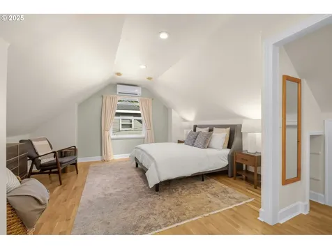 2015 SE Spokane Street Portland OR 97202