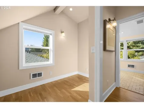 2015 SE Spokane Street Portland OR 97202