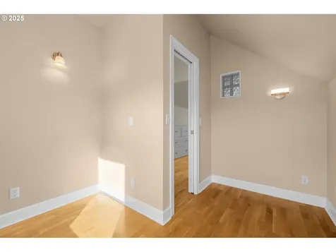 2015 SE Spokane Street Portland OR 97202