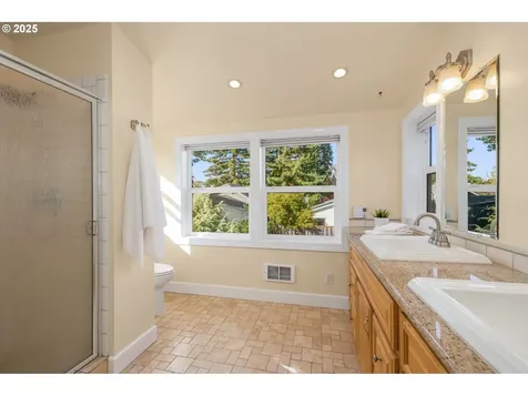 2015 SE Spokane Street Portland OR 97202