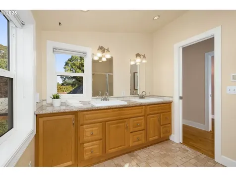 2015 SE Spokane Street Portland OR 97202
