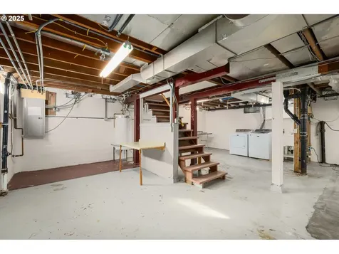 2015 SE Spokane Street Portland OR 97202