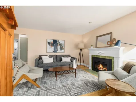 2015 SE Spokane Street Portland OR 97202