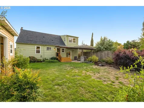 2015 SE Spokane Street Portland OR 97202