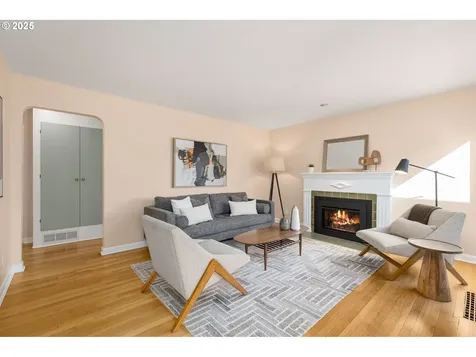 2015 SE Spokane Street Portland OR 97202