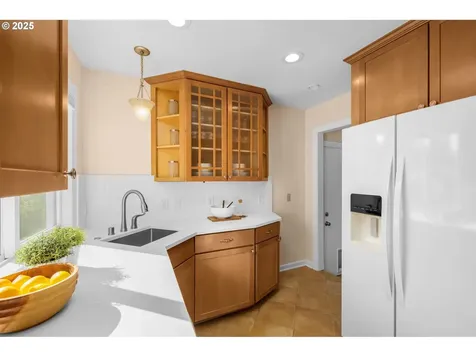 2015 SE Spokane Street Portland OR 97202