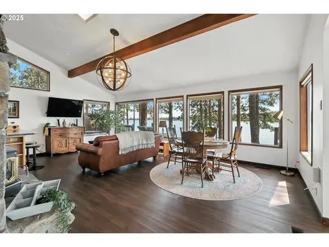 112 N Sentosa Lake Road Tygh Valley OR 97063