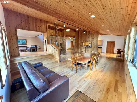 94330 Schreiber Drive Gold Beach OR 97444