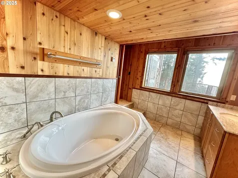 94330 Schreiber Drive Gold Beach OR 97444