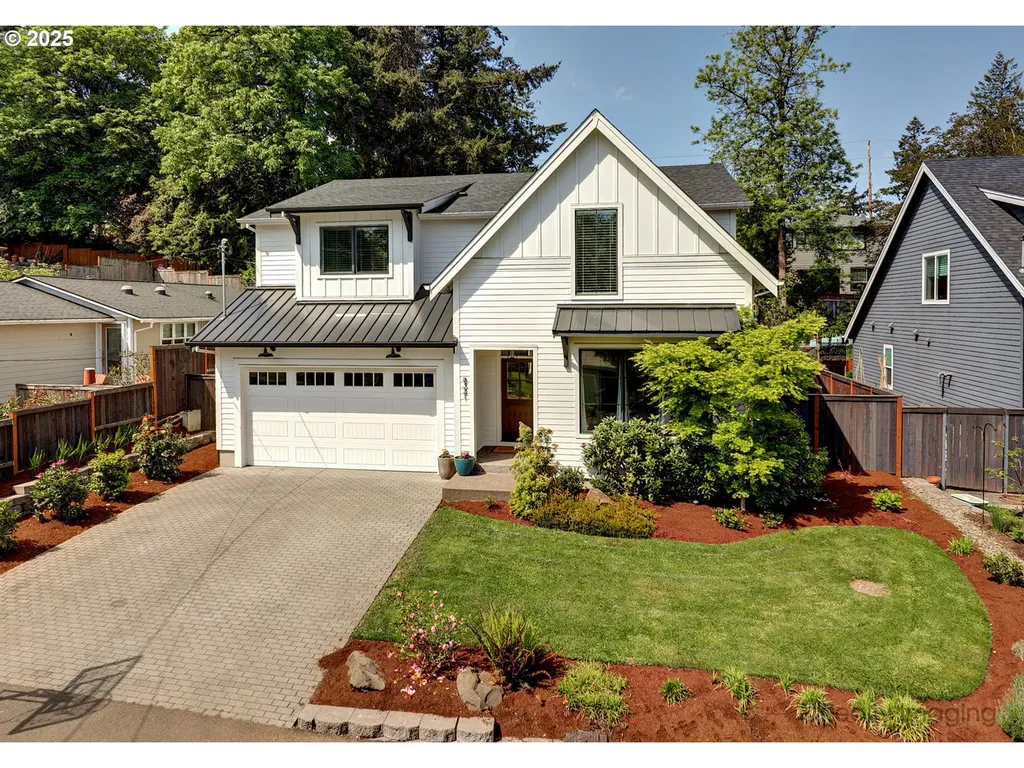 8321 SW 39th Avenue Portland OR 97219
