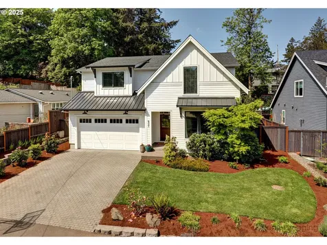 8321 SW 39th Avenue Portland OR 97219