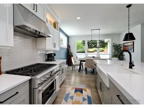 8321 SW 39th Avenue Portland OR 97219