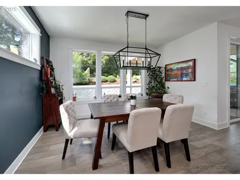 8321 SW 39th Avenue Portland OR 97219