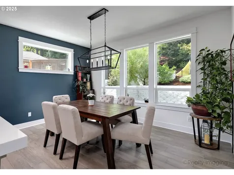 8321 SW 39th Avenue Portland OR 97219