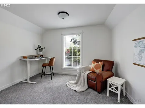 8321 SW 39th Avenue Portland OR 97219