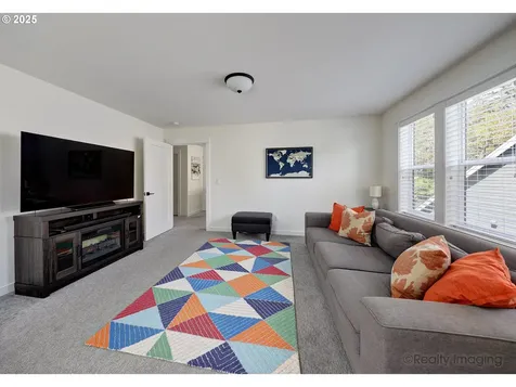 8321 SW 39th Avenue Portland OR 97219