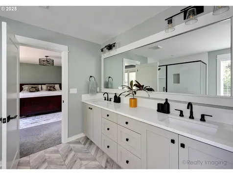 8321 SW 39th Avenue Portland OR 97219