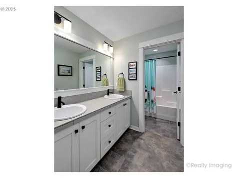 8321 SW 39th Avenue Portland OR 97219