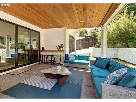 8321 SW 39th Avenue Portland OR 97219