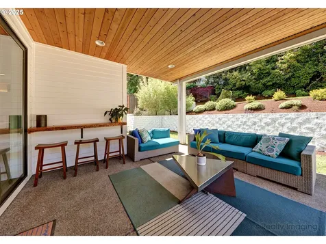 8321 SW 39th Avenue Portland OR 97219