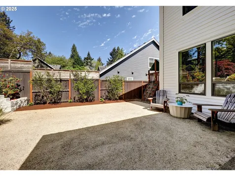 8321 SW 39th Avenue Portland OR 97219