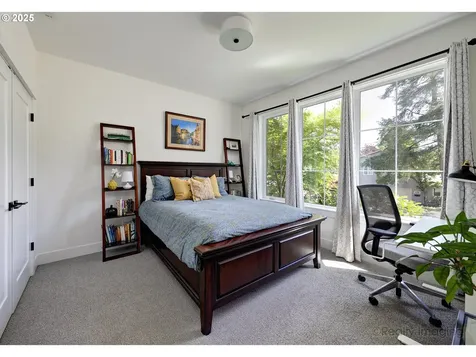 8321 SW 39th Avenue Portland OR 97219