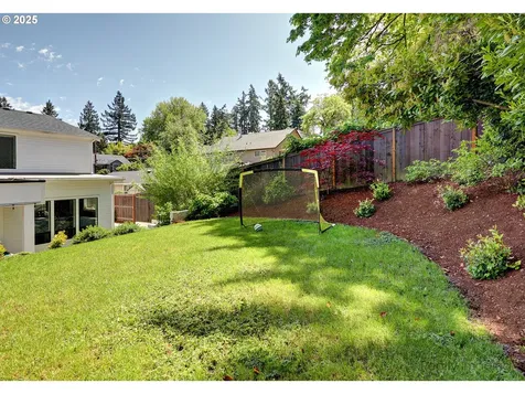 8321 SW 39th Avenue Portland OR 97219