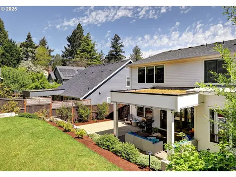8321 SW 39th Avenue Portland OR 97219