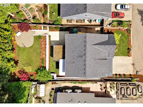 8321 SW 39th Avenue Portland OR 97219