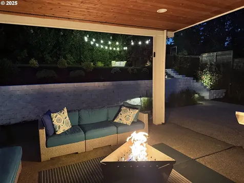 8321 SW 39th Avenue Portland OR 97219