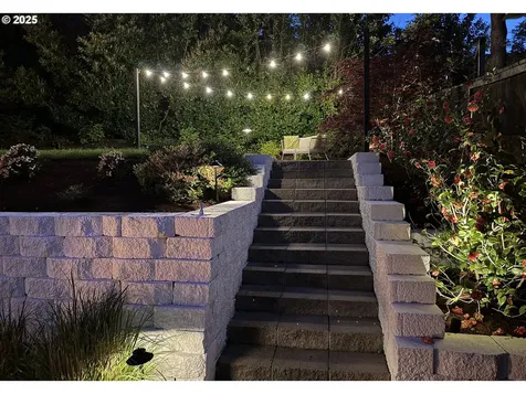 8321 SW 39th Avenue Portland OR 97219